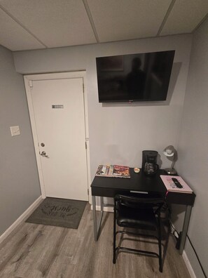 Interior - Stand Alone Studio, Free Off Street Parking, Walkable 2 Downtown, Beautiful Area (Cincinnati)