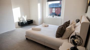4 bedrooms, iron/ironing board, WiFi, bed sheets
