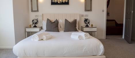 4 Schlafzimmer, Bügeleisen/Bügelbrett, WLAN, Bettwäsche