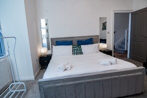 4 bedrooms, iron/ironing board, WiFi, bed sheets