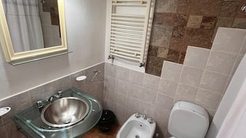 Comfort Double or Twin Room | Bathroom