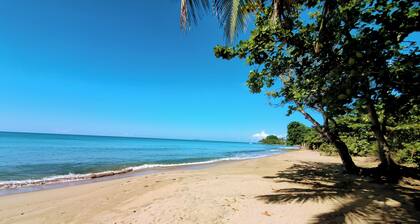 SkyHouse. Casa de 4 dormitorios con impresionante vista al mar, A/C, WiFi rápido