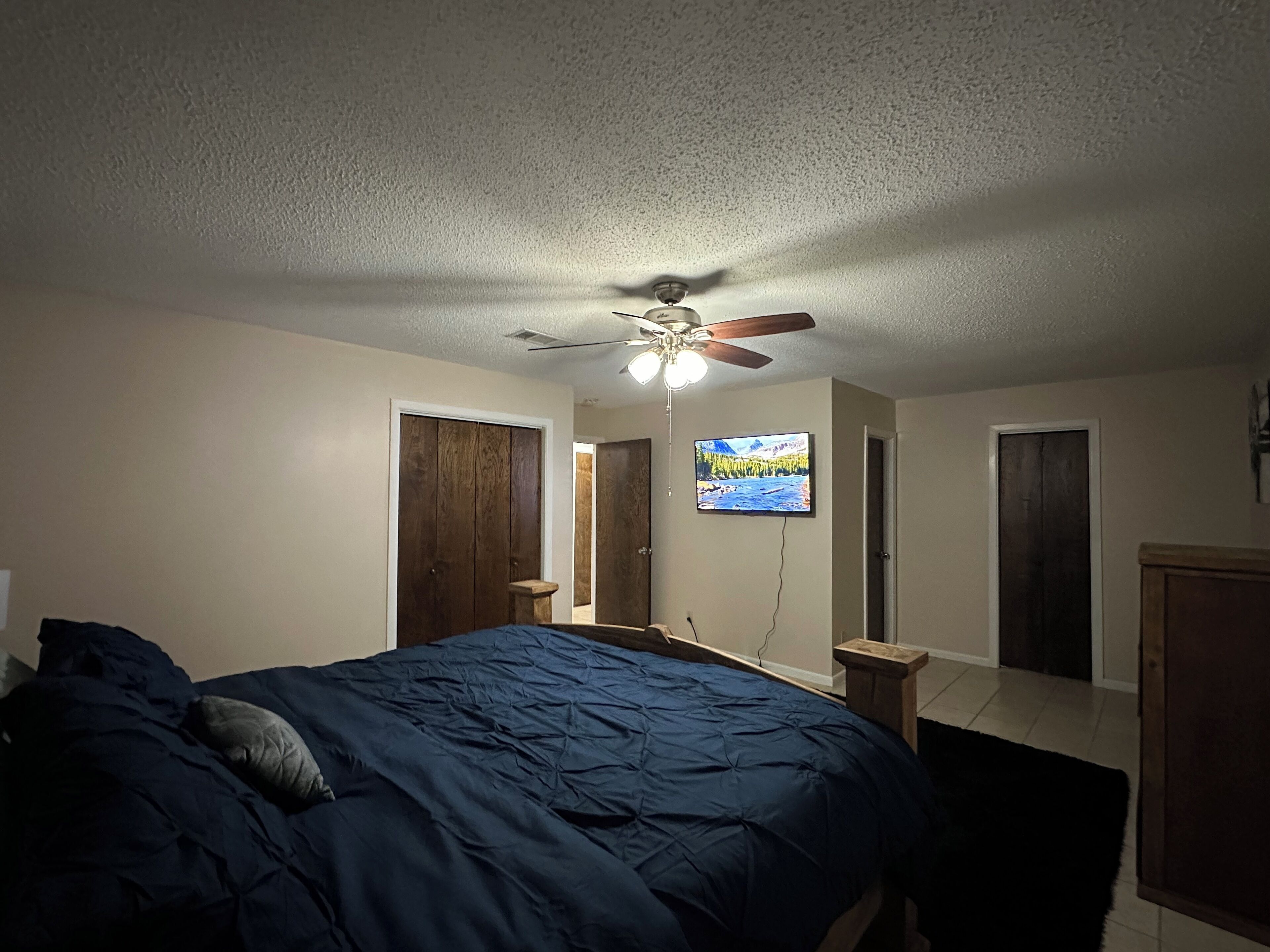 4 多间卧室、熨斗/熨衣板、WiFi、床单