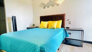 4 bedrooms, iron/ironing board, WiFi, bed sheets