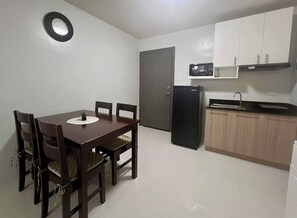 Dining - Cozy Minimalist Condo w/ Netflix  (Puerto Princesa)