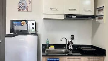Fridge, microwave, stovetop, electric kettle