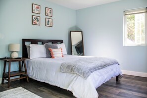 Room, 1 Queen Bed, Non Smoking | Desk, laptop workspace, free WiFi - We Connect Co-Living (St. Louis Park)