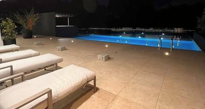 Cozy Apartment 10 min to Airport Be Cariari Condo new