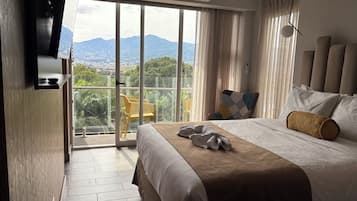 1 habitación, caja de seguridad en la habitación y escritorio
