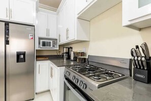 Mikrovågsugn, ugn och spishäll