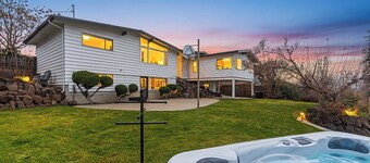Spring getaway near Leavenworth, Mountain Views + Hot Tub