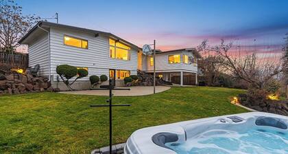 Spring getaway near Leavenworth, Mountain Views + Hot Tub