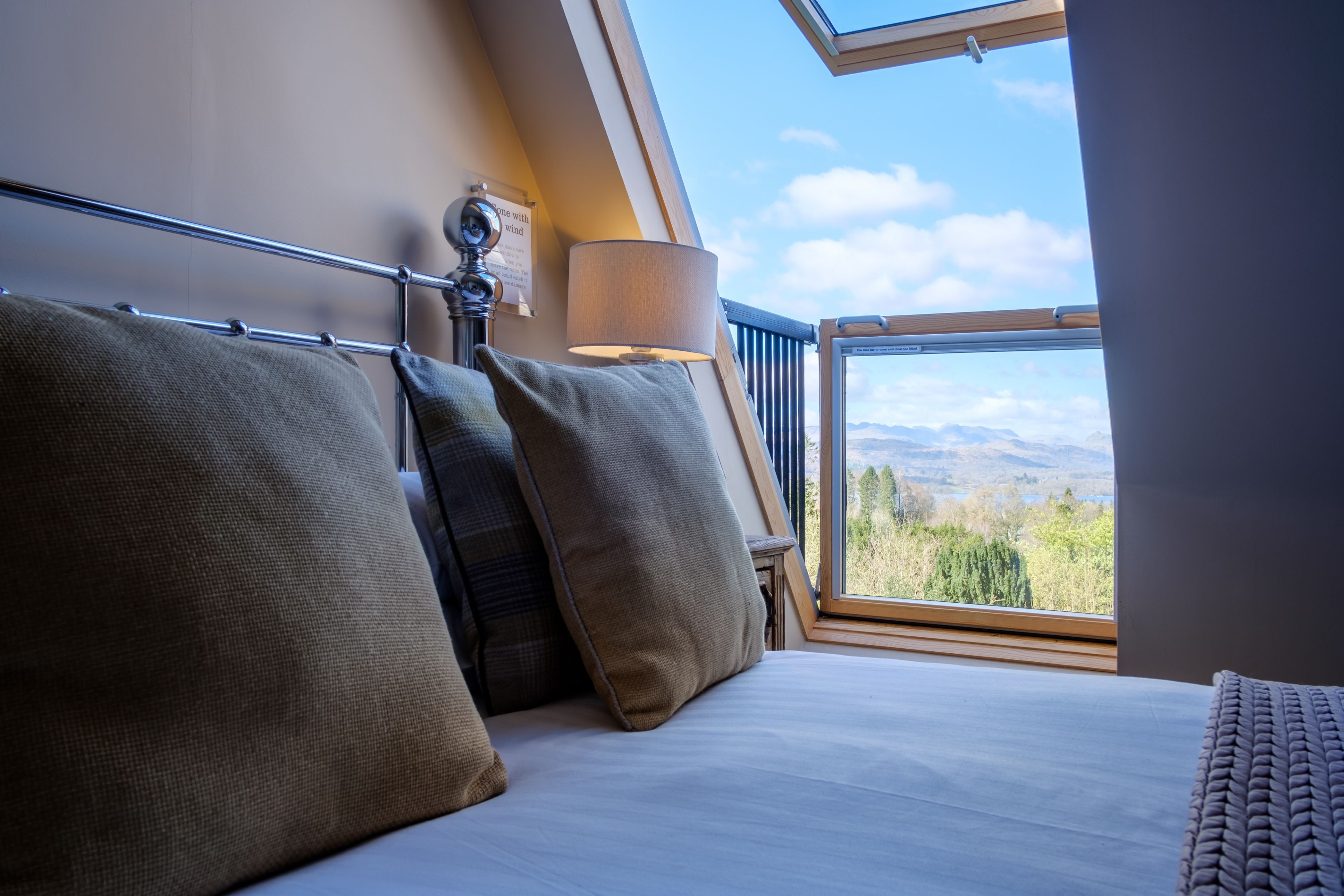 6 bedrooms, iron/ironing board, WiFi, bed sheets
