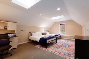 4 bedrooms, desk, iron/ironing board, free WiFi