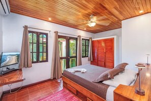 2 slaapkamers, een bureau, wifi, beddengoed