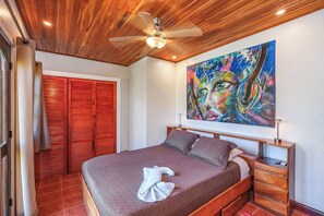 2 bedrooms, desk, WiFi, bed sheets