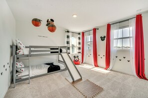 6 habitaciones, escritorio, tabla de planchar con plancha y wifi 