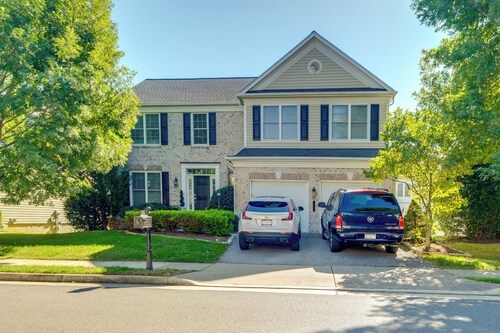 20 Mi to Downtown DC: Pet-Friendly Lorton Apt!