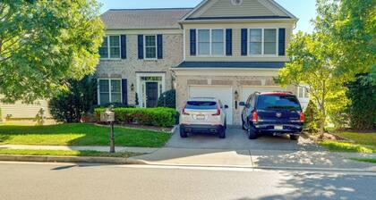 20 Mi to Downtown DC: Pet-Friendly Lorton Apt!
