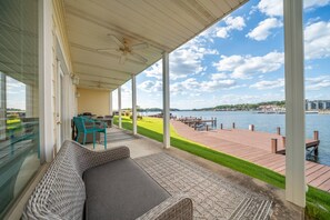 Terrace/patio - Seasons Greetings Sale (Hot Springs)