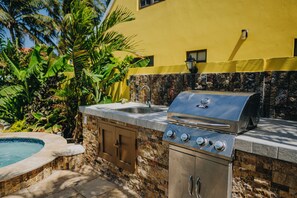 Tina de hidromasaje al aire libre