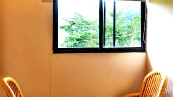 Deluxe Quadruple Room | Desk, laptop workspace, soundproofing, free WiFi