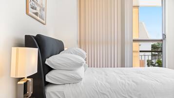 2 bedrooms, desk, iron/ironing board, WiFi