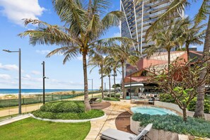 Pool - Jewel Luxury Beachside 2-Bed with Water View, Gym (Surfers Paradise)