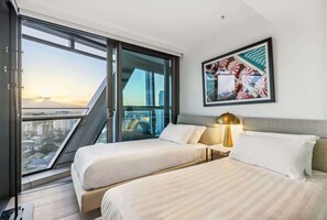 2 habitaciones, tabla de planchar con plancha, wifi y ropa de cama 