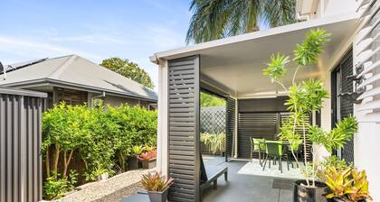 Spacious 1-Bed Unit with Outdoor Patio Dining