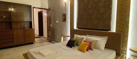 4 chambres, fer et planche à repasser, Wi-Fi, draps fournis