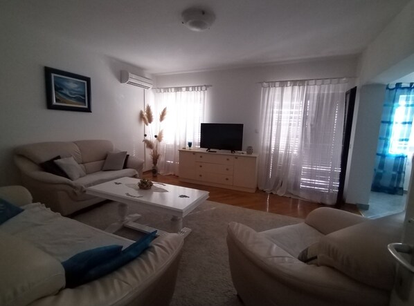 Apartment (Two Bedroom Apartment with Sea View) | Living room | 32-inch flat-screen TV with satellite channels