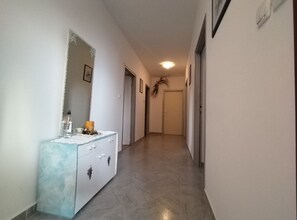 4 bedrooms, cribs/infant beds, free WiFi