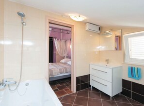 House (Holiday Home Boni) | Bathroom | Towels - Holiday Home Boni (Rab)