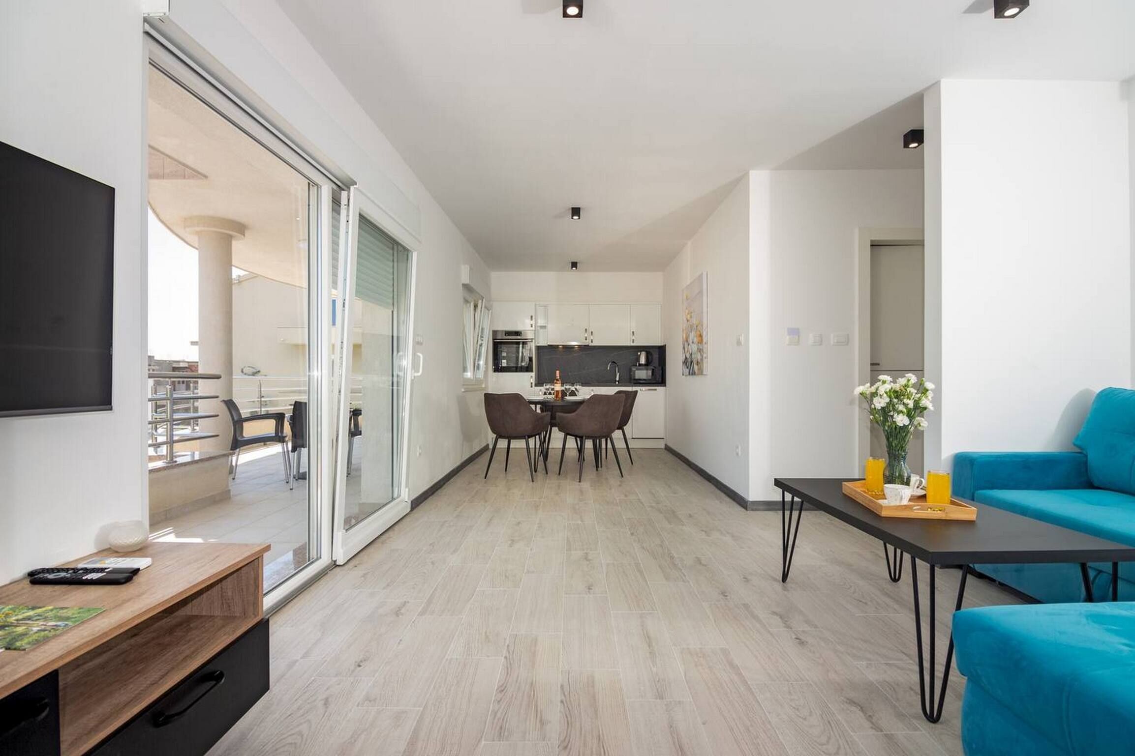 Apartment (One Bedroom Apartment) | Dining room