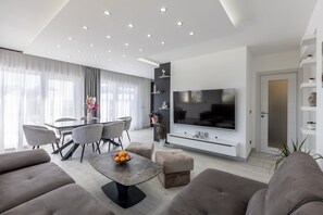 Apartment (Two Bedroom Apartment (owner Penthous) | Living room