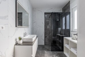 Bathroom - Scenic Kastel Luksic Apartments (Kastela)