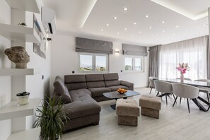 Living room - Scenic Kastel Luksic Apartments (Kastela)