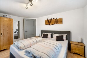 1 bedroom, free WiFi, bed sheets