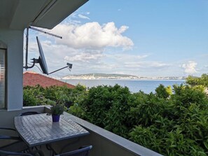 Apartment (One Bedroom Apartment) | Balcony