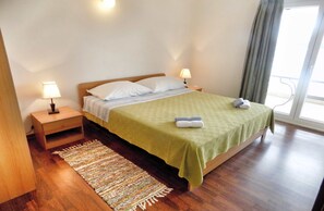 Apartment (Classic Two bedroom Apartment with Se) | 5 bedrooms, cots/infant beds, free WiFi - Trogir Sunny Apartments With Sea View (Seget)