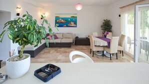 아파트 (Standard Two Bedroom Apartment (Owner) | 거실