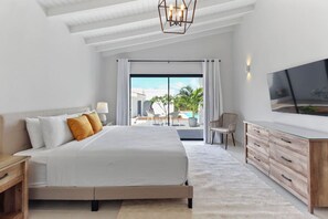 6 Schlafzimmer, Schreibtisch, Bügeleisen/Bügelbrett, Reisekinderbett