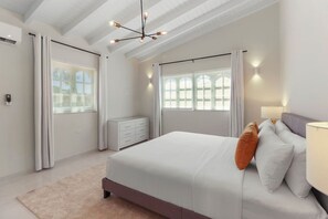 6 chambres, bureau, fer et planche à repasser, lit parapluie