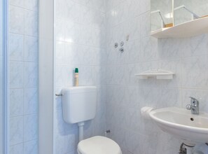 公寓 (Comfort One Bedroom Apartment with Ba) | 浴室 | 淋浴設備、提供毛巾