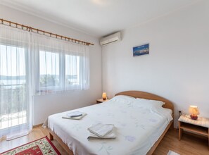 公寓 (One Bedroom Apartment with Balcony) | 2 間睡房、免費 Wi-Fi