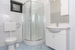 Apartment (Standard Three Bedroom Apartment with) | Bathroom