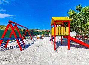 Villa (Five Bedroom Villa) | Área de juegos infantiles al aire libre