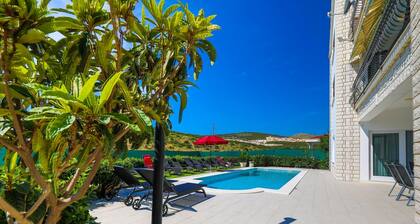Scenic Elegant Trogir Villa With Pool