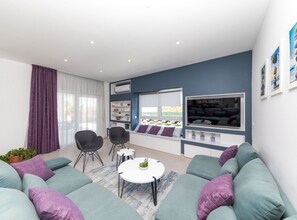 Villa (Five Bedroom Villa) | Sala de estar | Tenis de mesa 